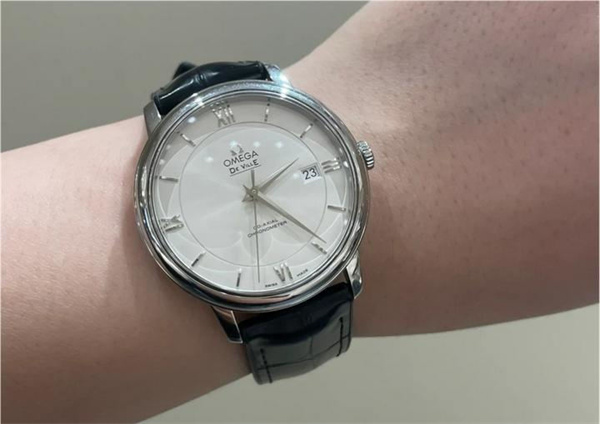 欧米茄腕表后盖裂痕困扰你?这里有专业解决方案(图) 欧米茄腕表后盖裂痕困扰你?这里有专业解决方案(图)