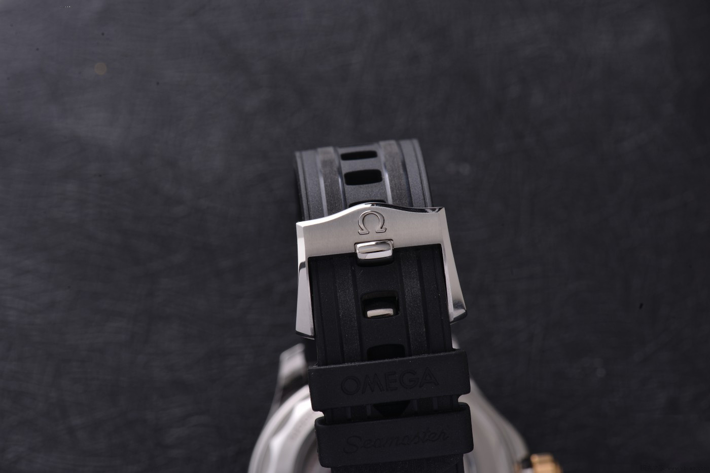 欧米茄金海马潜水之王(图) 欧米茄金海马潜水之王(图)