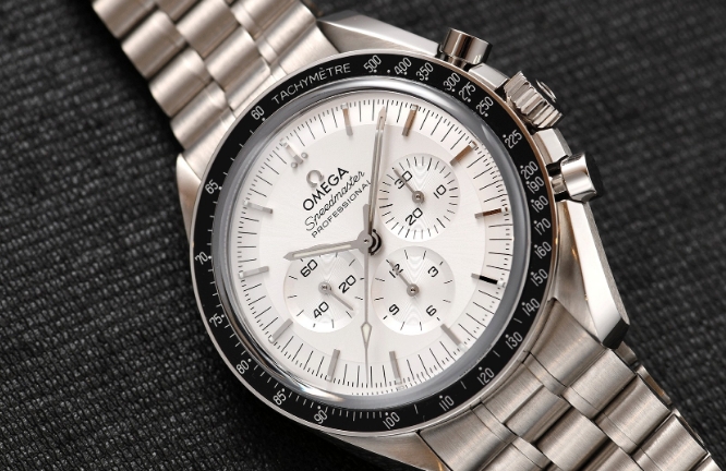 欧米茄手表更换表带有哪些注意事项？